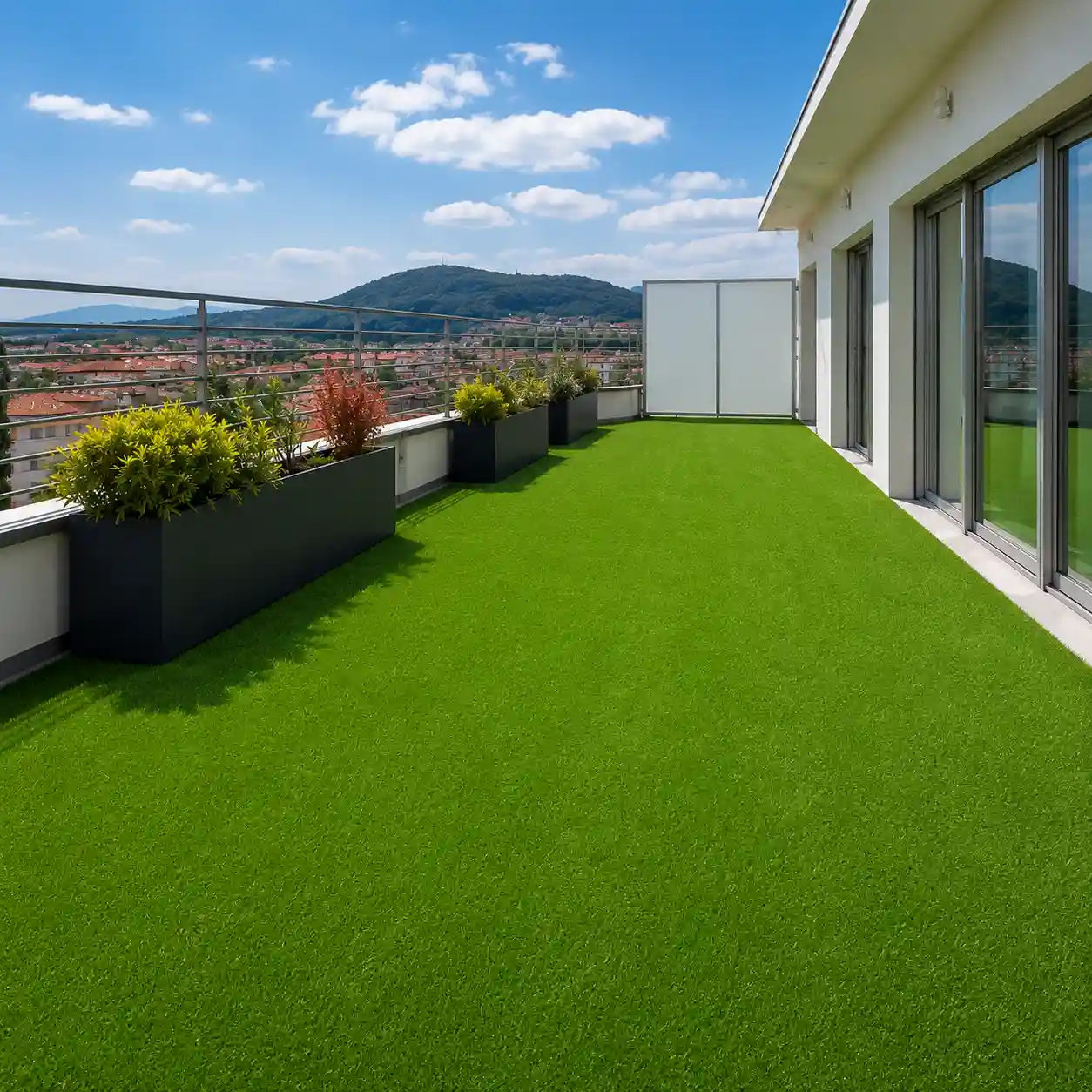 Posa erba sintetica su terrazza o pavimento